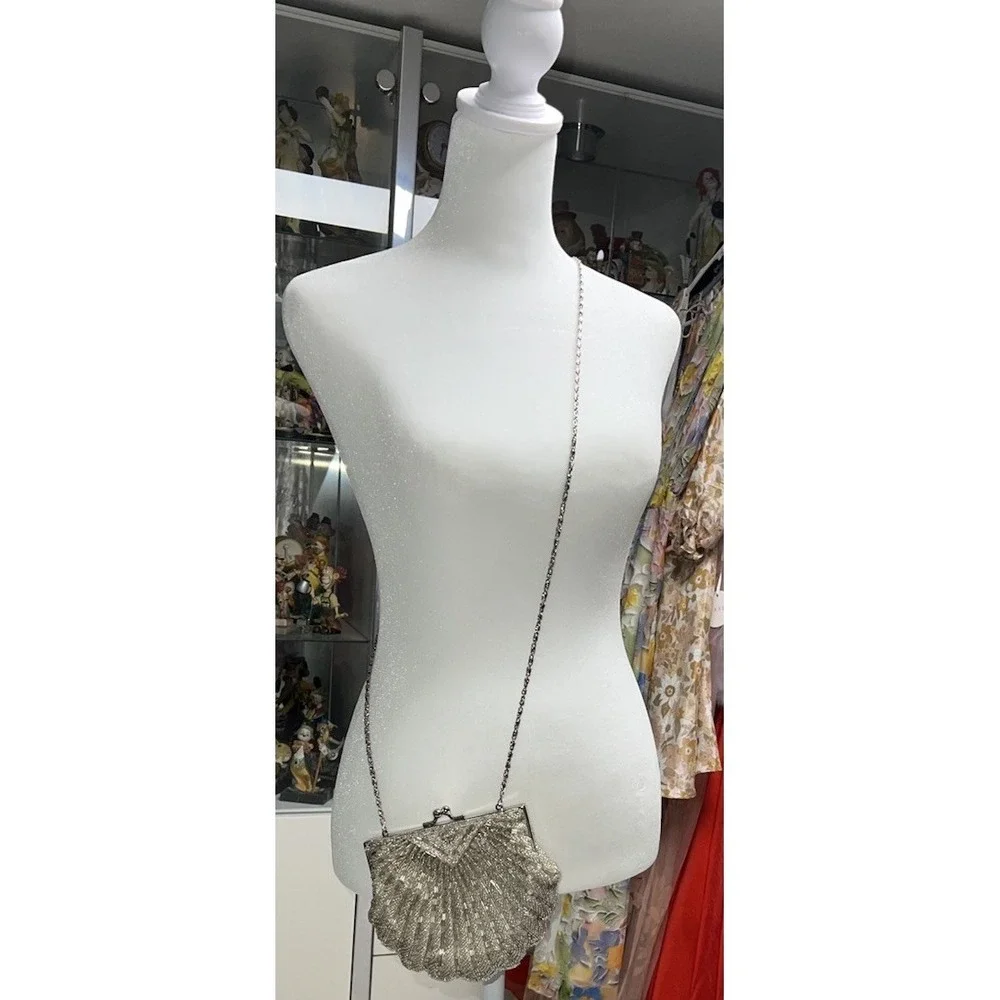 #43 La Regale Silver Glass  Beaded  Clamshell Crossbody Purse With A Chain Strap